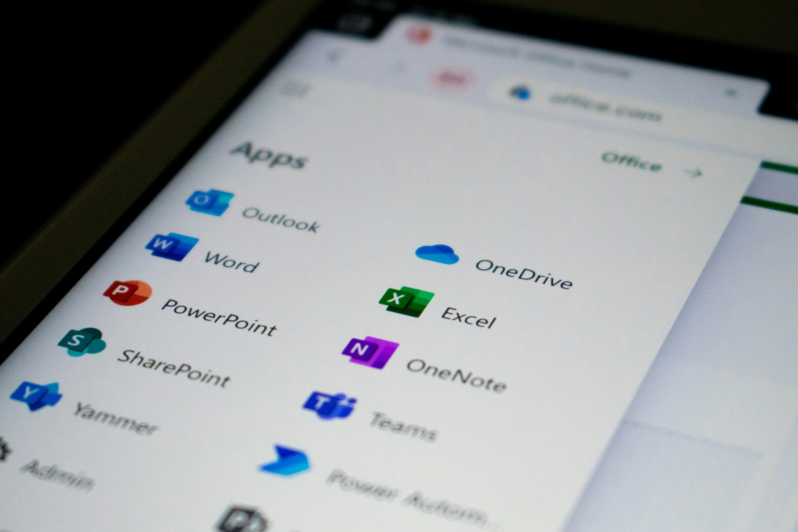 Excel w produkcji: pułapki ręcznego raportowania i jak ich uniknąć